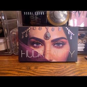HUDA BEAUTY DESERT DUSK PALETTE